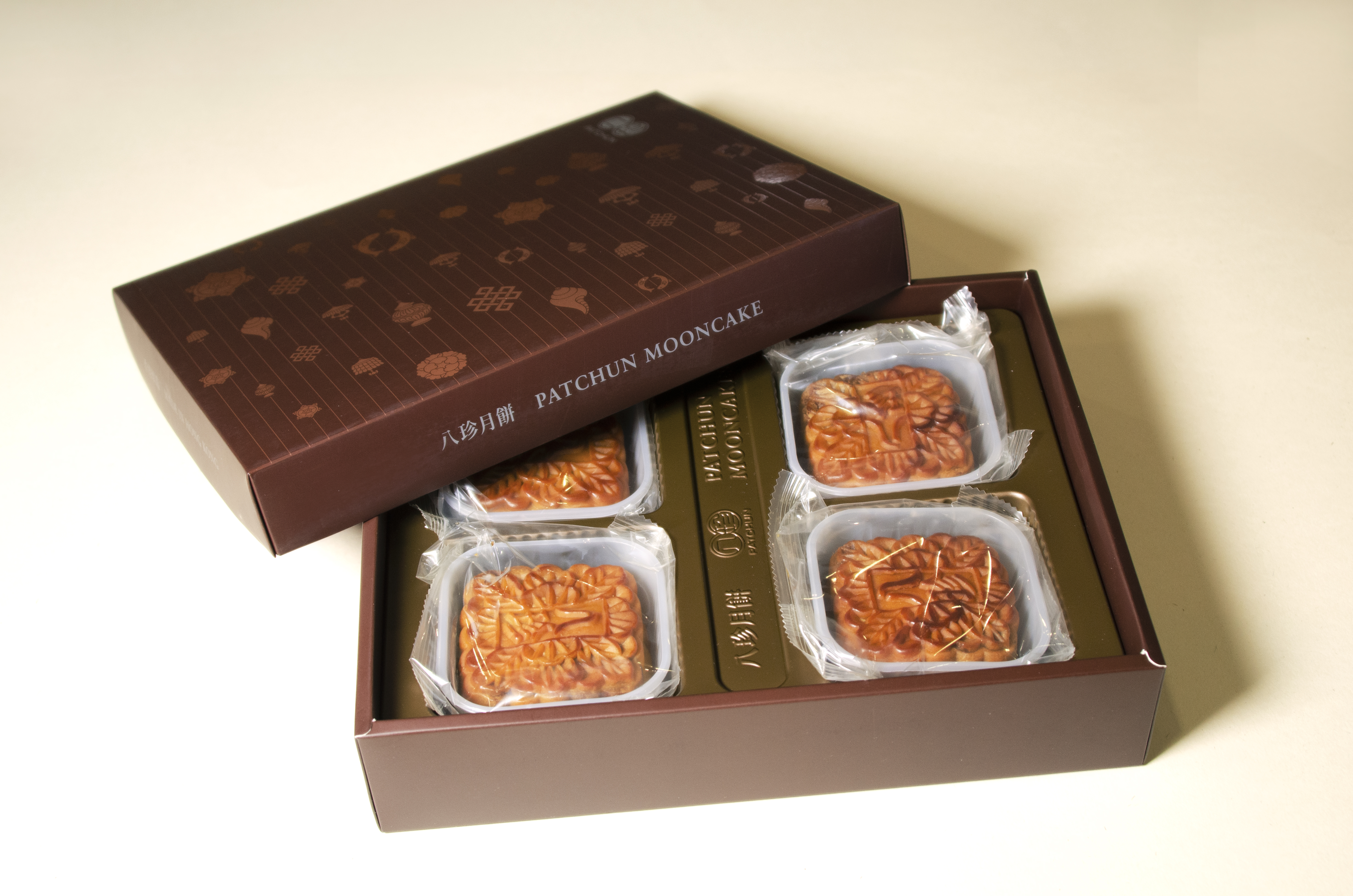 White Lotus Seed Paste Mooncake with 2 Yolks (4pcs)
